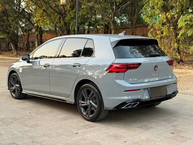 Volkswagen Golf — Фото автомобиля 5