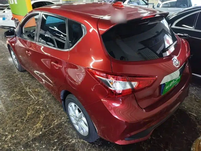 Nissan Tiida — Фото автомобиля 4