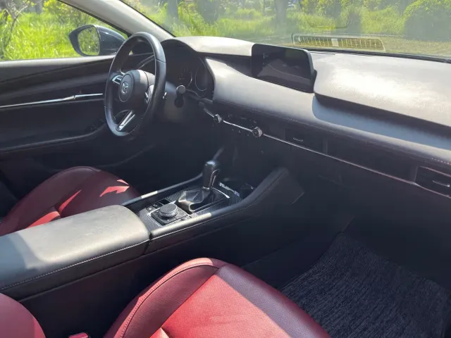 Mazda Axela — Фото автомобиля 18