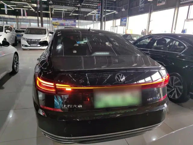 Volkswagen Passat — Фото автомобиля 3