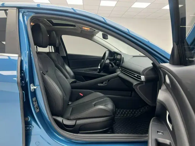 Hyundai Elantra — Фото автомобиля 15