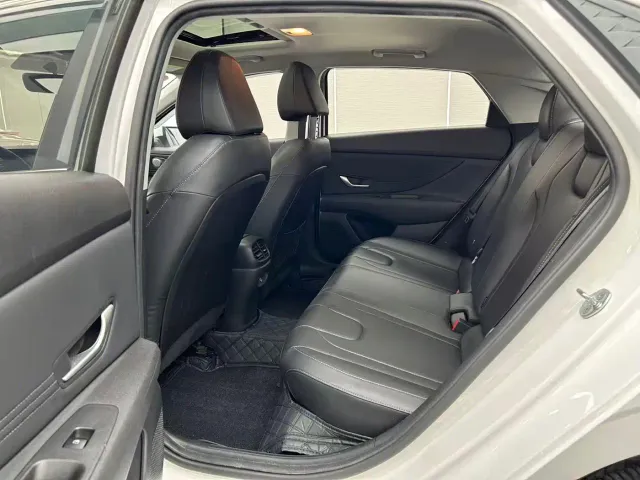Hyundai Elantra — Фото автомобиля 18