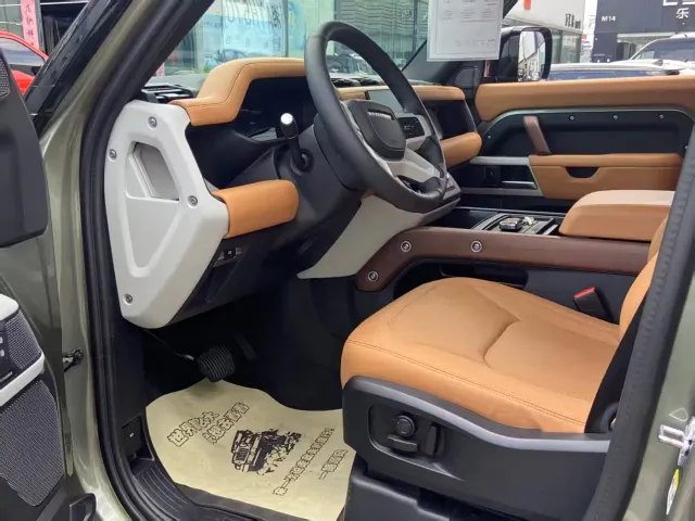 Land Rover Defender — Фото автомобиля 6