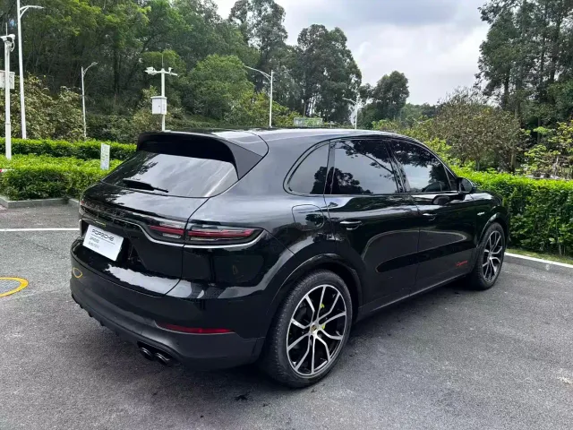 Porsche Cayenne — Фото автомобиля 11