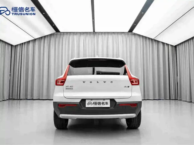 Volvo XC40 — Фото автомобиля 6