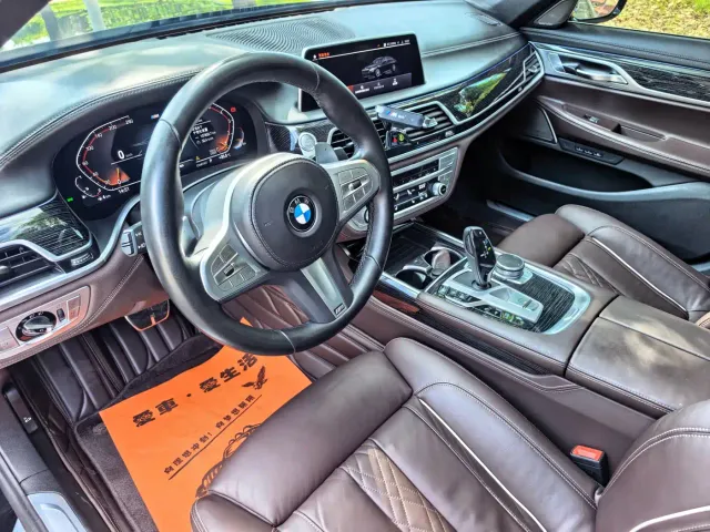 BMW 7 Series — Фото автомобиля 10