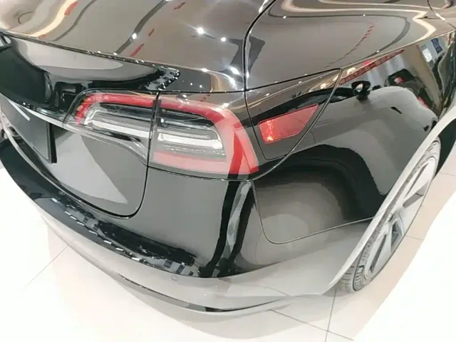 Tesla Model 3 — Фото автомобиля 7