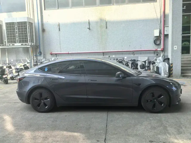 Tesla Model 3 — Фото автомобиля 3
