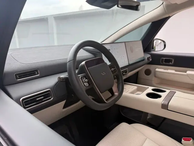 Li Auto MEGA — Фото автомобиля 9