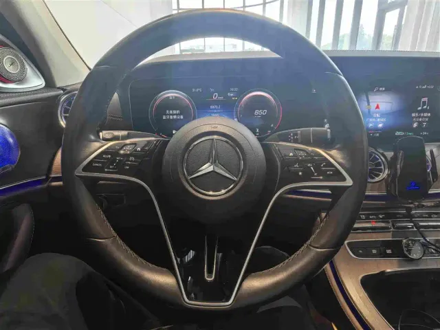 Mercedes-Benz E-Class — Фото автомобиля 13