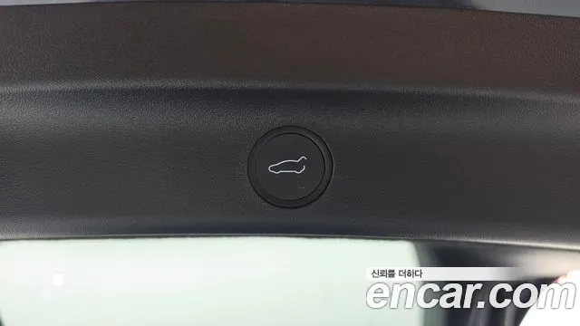 Tesla Model Y — Фото автомобиля 22