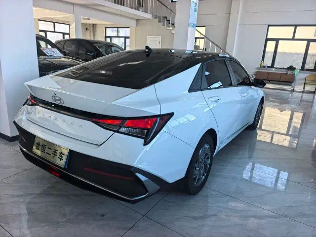 Hyundai Elantra — Фото автомобиля 13