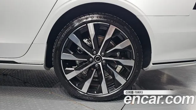 Volvo S90 — Фото автомобиля 6