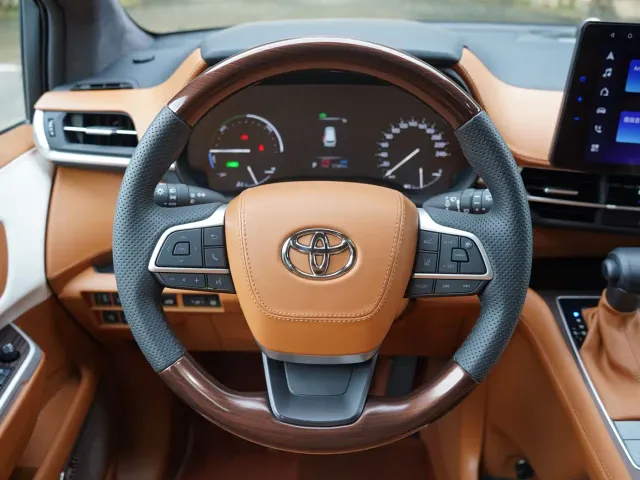Toyota Granvia — Фото автомобиля 17