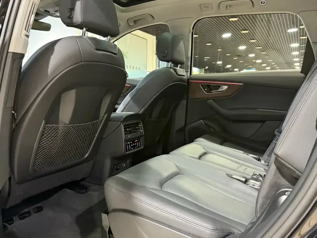 Audi Q7 — Фото автомобиля 12