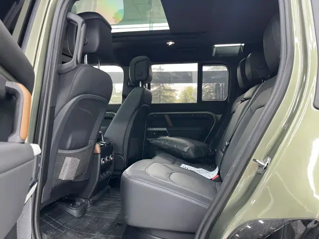 Land Rover Defender — Фото автомобиля 12