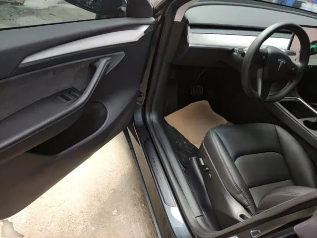 Tesla Model Y — Фото автомобиля 15