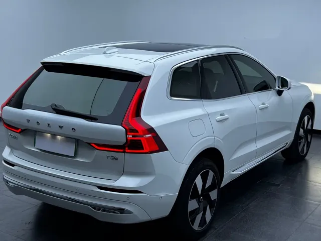 Volvo XC60 — Фото автомобиля 12