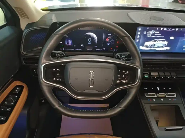 Lincoln Corsair — Фото автомобиля 10