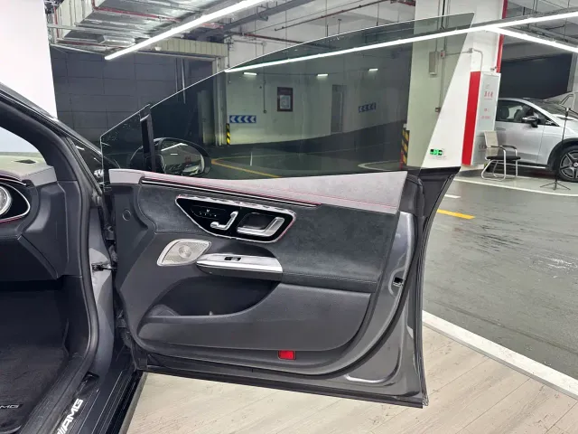 Mercedes-Benz EQE AMG — Фото автомобиля 12