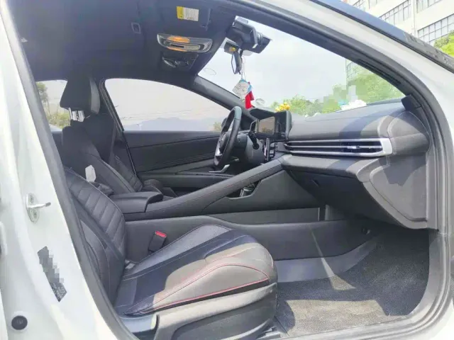 Hyundai Elantra — Фото автомобиля 12