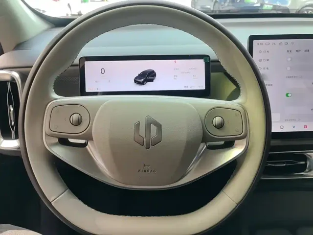 Leapmotor B10 — Фото автомобиля 6