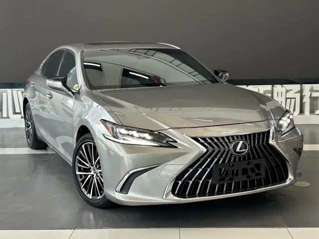 Lexus ES — Фото автомобиля 3