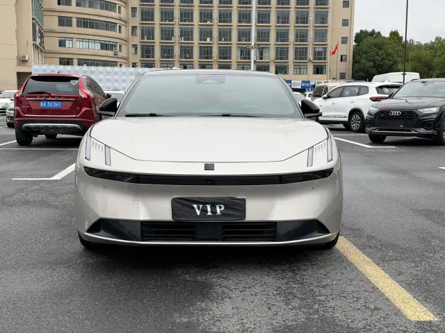Lynk & Co Z10 — Фото автомобиля 2