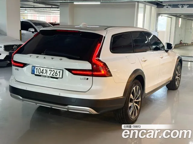 Volvo V90 — Фото автомобиля 2