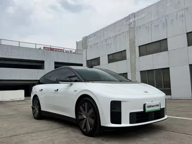 Li Auto i6 — Фото автомобиля 3