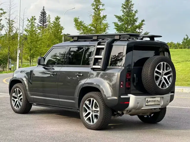 Land Rover Defender — Фото автомобиля 15