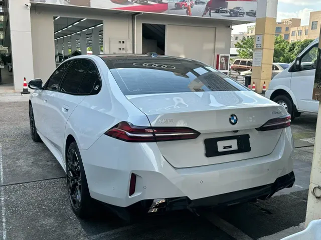 BMW 5 Series — Фото автомобиля 7
