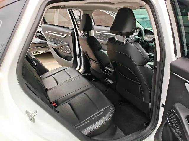Geely Emgrand — Фото автомобиля 10