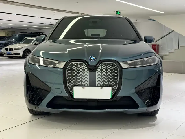 BMW iX — Фото автомобиля 2