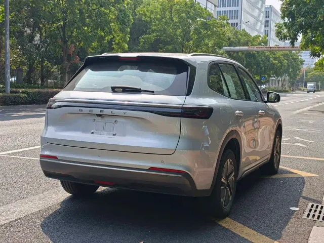 Geely Galaxy Starship 7 EM-i — Фото автомобиля 7