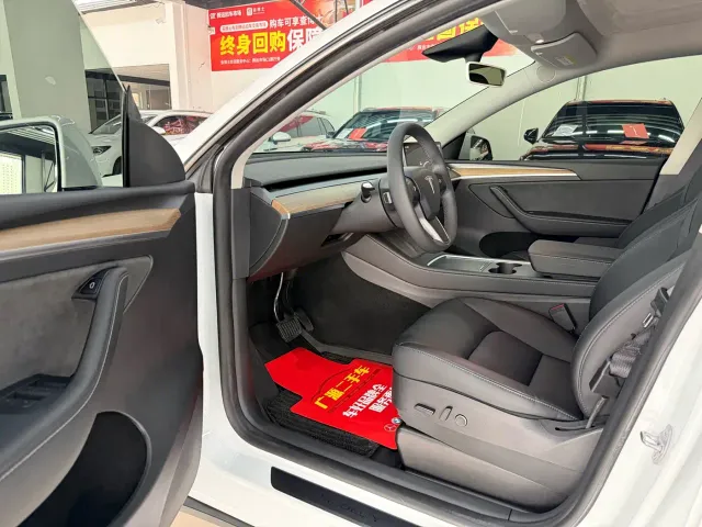 Tesla Model Y — Фото автомобиля 7
