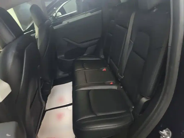 Tesla Model Y — Фото автомобиля 12