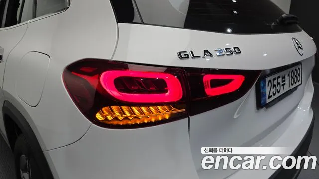 Mercedes-Benz GLA-Class — Фото автомобиля 16