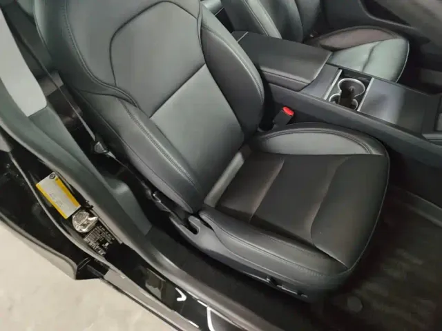 Tesla Model 3 — Фото автомобиля 24