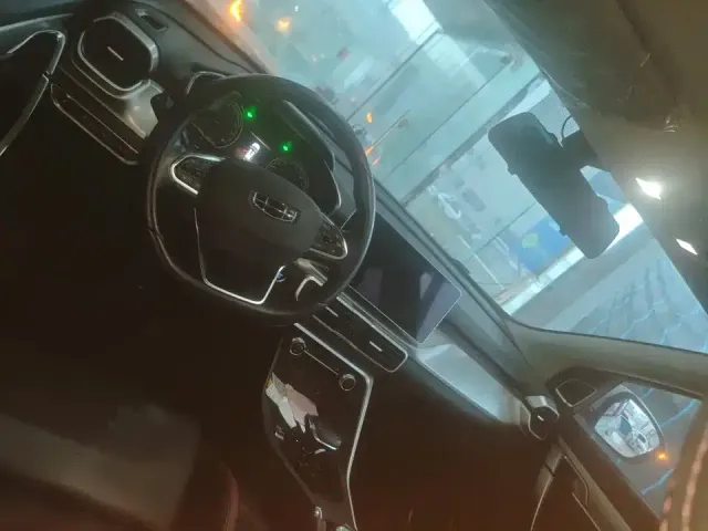 Geely Binyue — Фото автомобиля 5