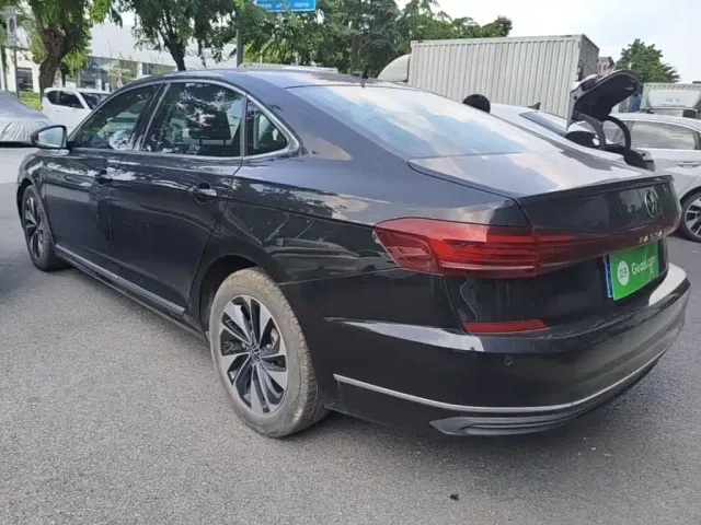 Volkswagen Passat — Фото автомобиля 4
