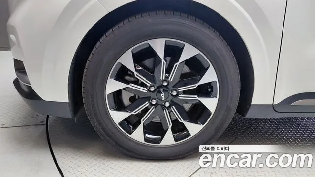 Kia Carnival Generation 4 — Фото автомобиля 5