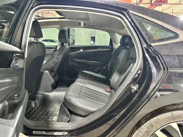 Volkswagen Passat — Фото автомобиля 9