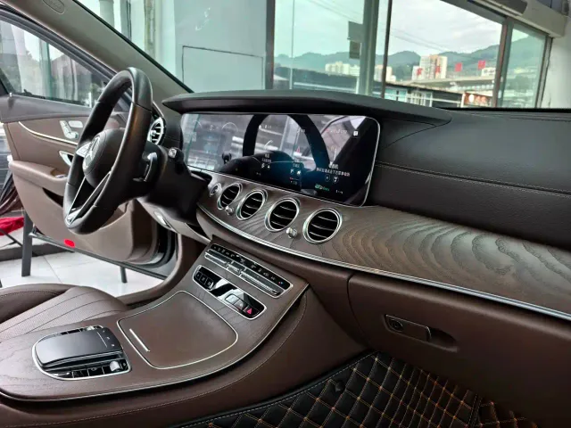 Mercedes-Benz E-Class — Фото автомобиля 22