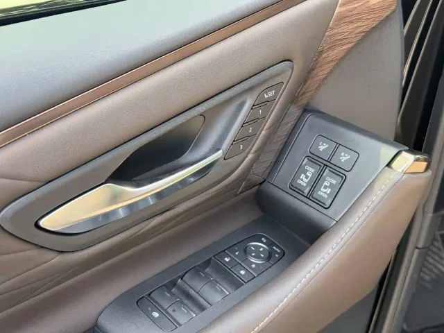 Toyota Vellfire — Фото автомобиля 10