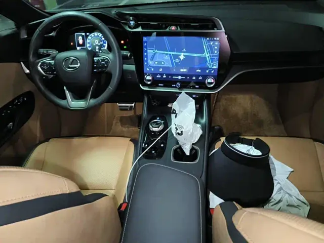 Lexus Lexus RZ 2023 450e 4WD Deluxe — Фото автомобиля 12