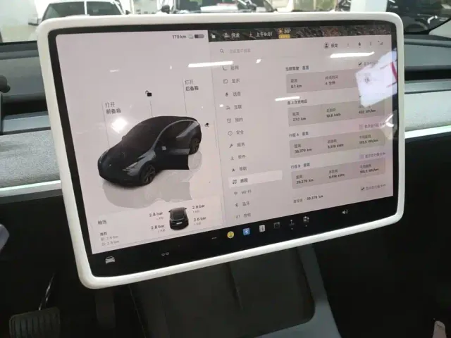 Tesla Model Y — Фото автомобиля 12