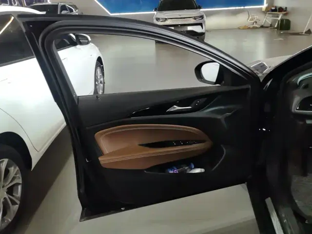 Buick Regal — Фото автомобиля 7