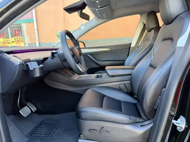 Tesla Model Y — Фото автомобиля 8
