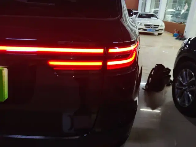 Li Auto ONE — Фото автомобиля 7